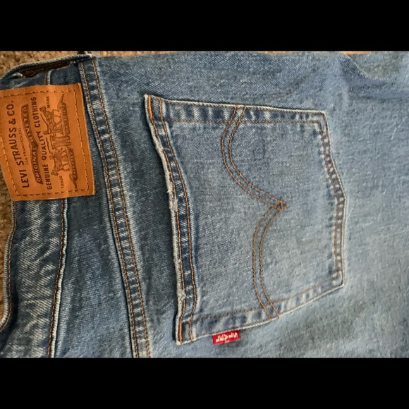 LEVI Wedgie Distressed Jean - Picture 3 of 10